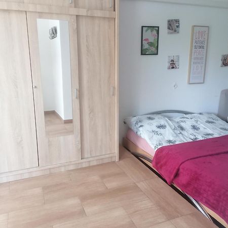 Újkapu Sunshine Apartments Gyor Bagian luar foto