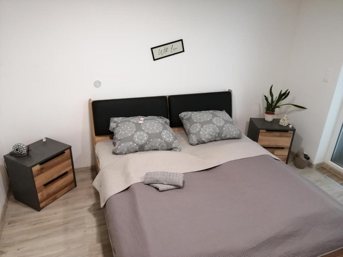 Újkapu Sunshine Apartments Gyor Bagian luar foto